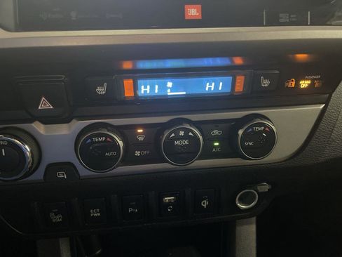 Used 2017 Toyota Tacoma Limited w/ Tow Package image 18