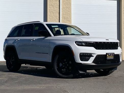 New 2025 Jeep Grand Cherokee Limited w/ Luxury Tech Group II image 2