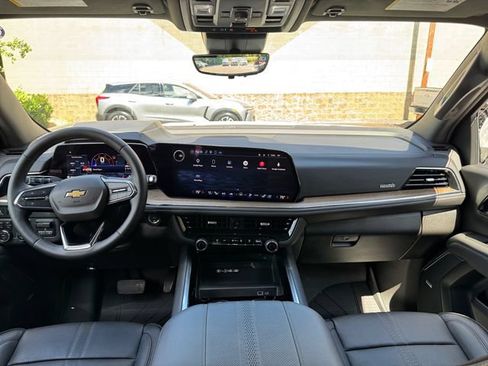 Used 2025 Chevrolet Tahoe High Country AWD/4WD image 21