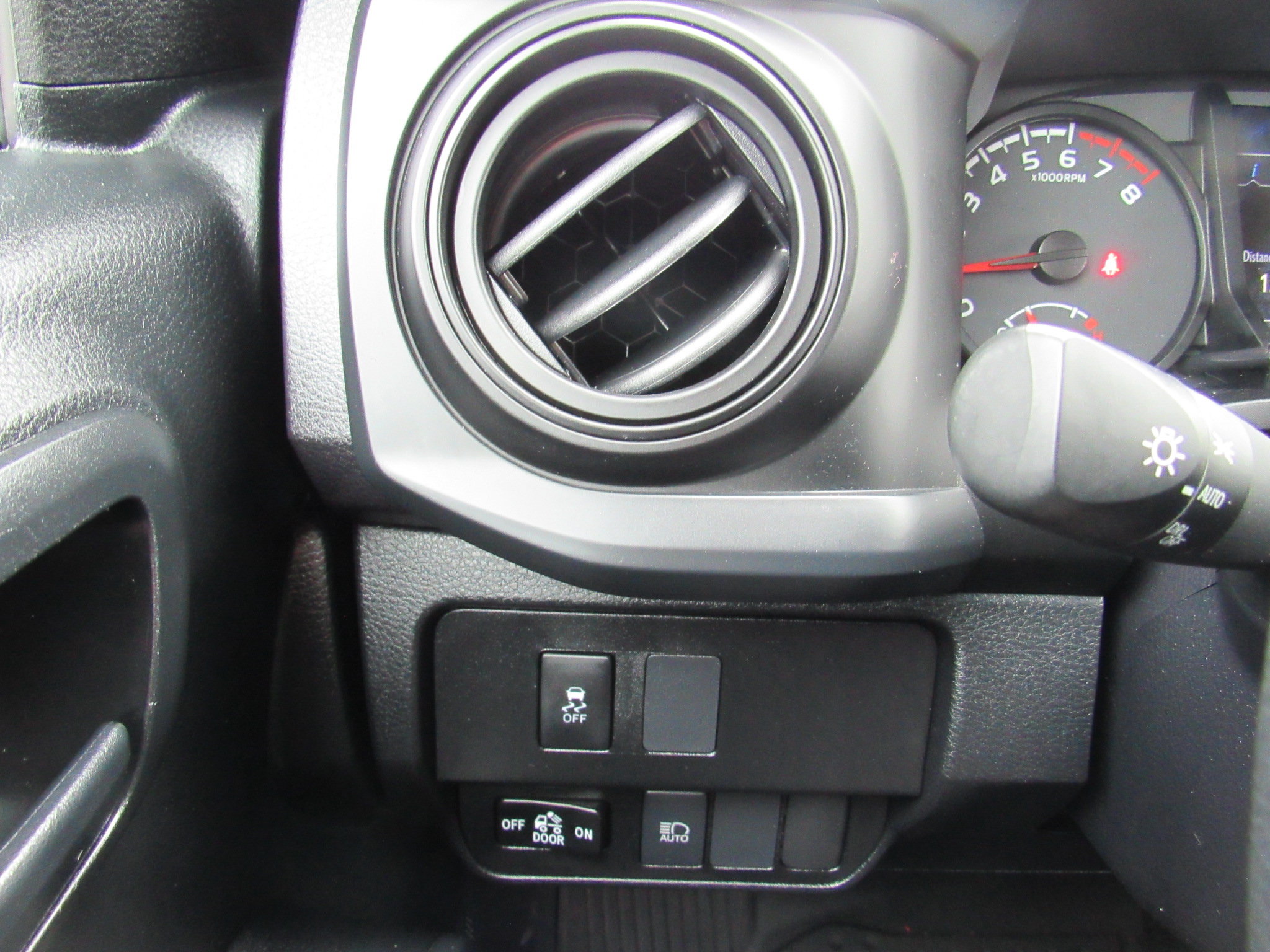 Used 2021 Toyota Tacoma SR AWD/4WD image 16