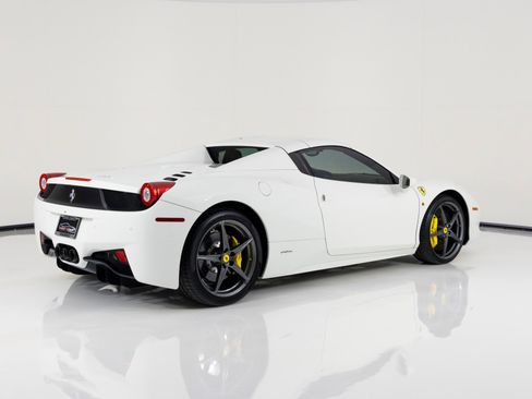 Used 2015 Ferrari 458 Spider image 4