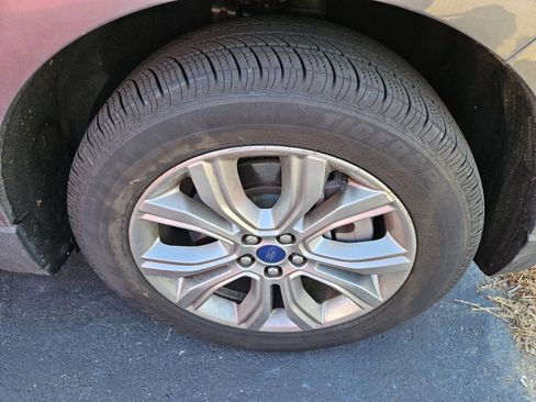 Used 2022 Ford Edge Titanium image 4