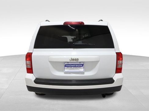 Used 2015 Jeep Patriot Sport w/ Power Value Group FWD image 2
