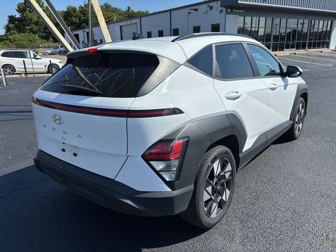 Used 2024 Hyundai Kona SEL w/ Convenience Package FWD image 3