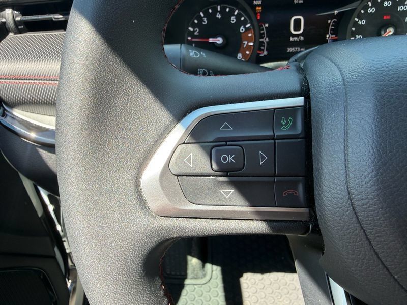Used 2025 Jeep Compass Trailhawk AWD/4WD image 28