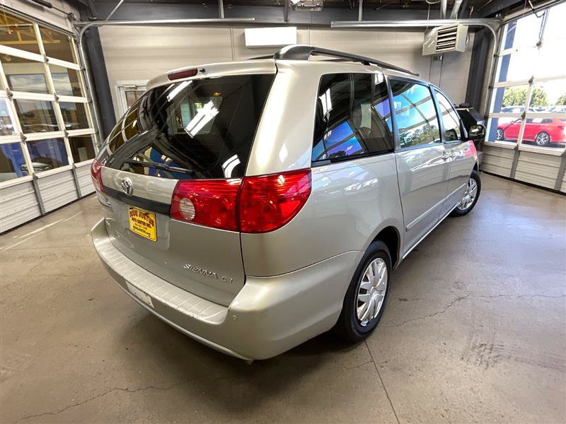 Used 2010 Toyota Sienna FWD image 5