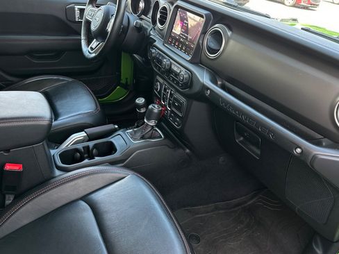Used 2018 Jeep Wrangler Unlimited Rubicon AWD/4WD image 16