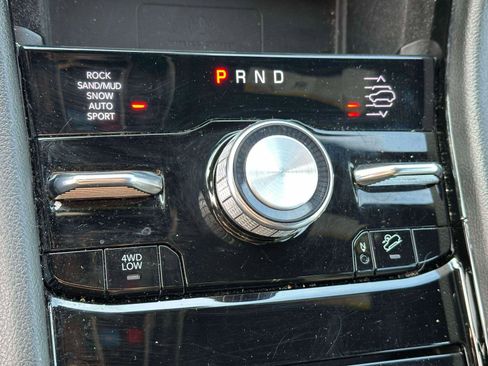 Used 2022 Jeep Grand Cherokee Overland w/ Luxury Tech Group IV image 27