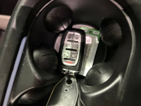 Used 2024 Chrysler Pacifica Touring-L w/ Uconnect Theater Family Group FWD image 22