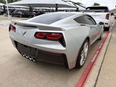 Used 2017 Chevrolet Corvette Stingray Coupe RWD image 3