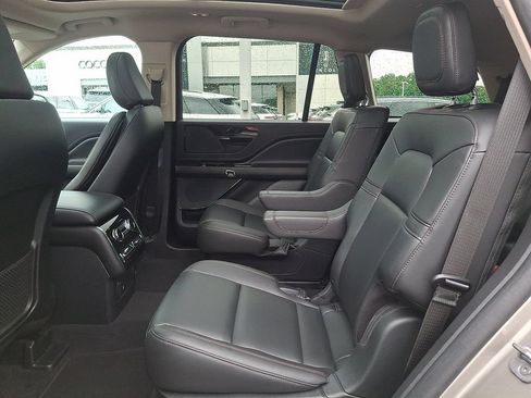 Used 2023 Lincoln Aviator AWD w/ Premium Package image 10