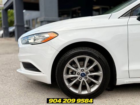 Used 2017 Ford Fusion SE w/ Fusion SE Technology Package FWD image 10