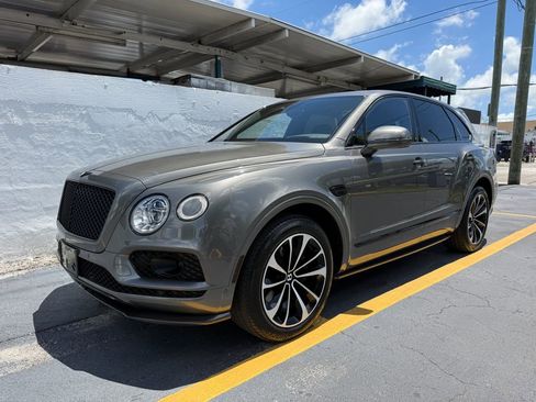 Used 2018 Bentley Bentayga AWD/4WD image 1