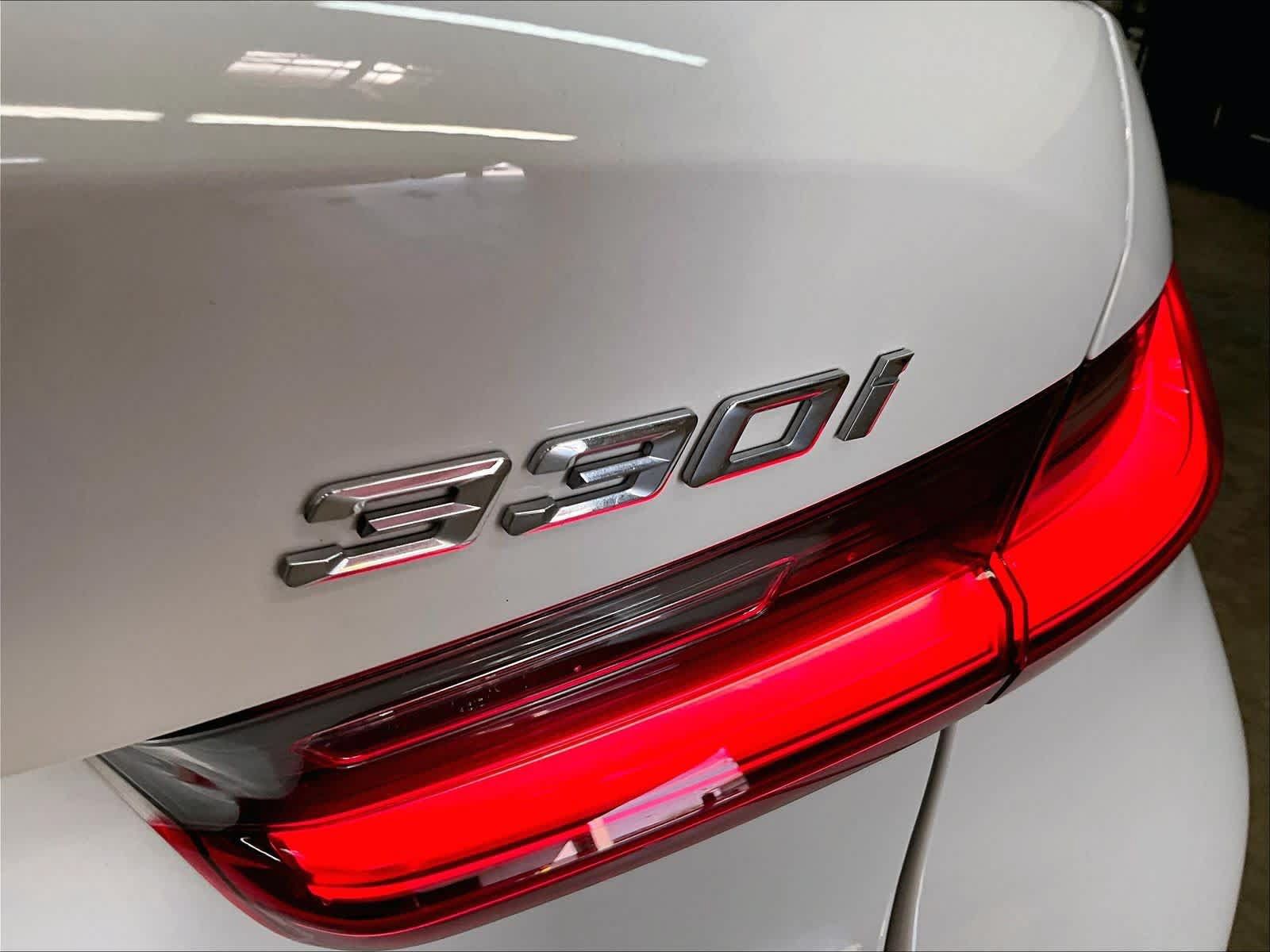 Used 2023 BMW 330i Sedan w/ M Sport Package RWD image 11