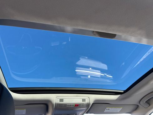 Certified 2025 Volkswagen Jetta SE w/ Sunroof Package image 20