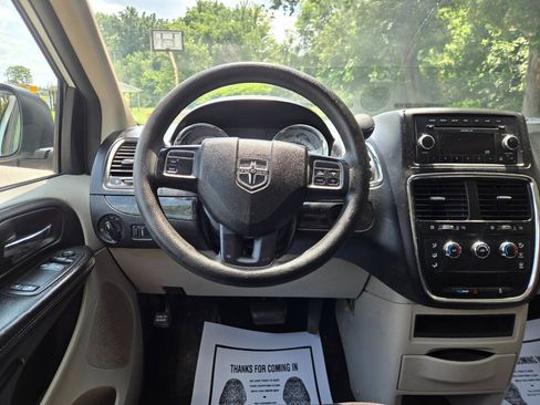 Used 2014 Dodge Grand Caravan American Value Package FWD image 32