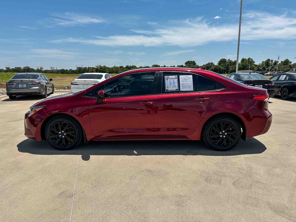 Used 2025 Toyota Corolla LE FWD image 6