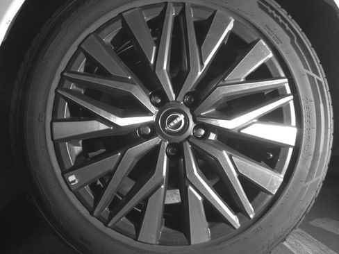 Used 2025 Nissan Altima 2.5 SV FWD image 14