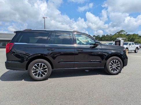 Used 2025 Ford Expedition Platinum AWD/4WD image 3