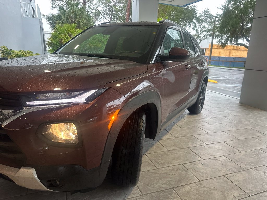 Used 2023 Chevrolet TrailBlazer LT FWD image 3