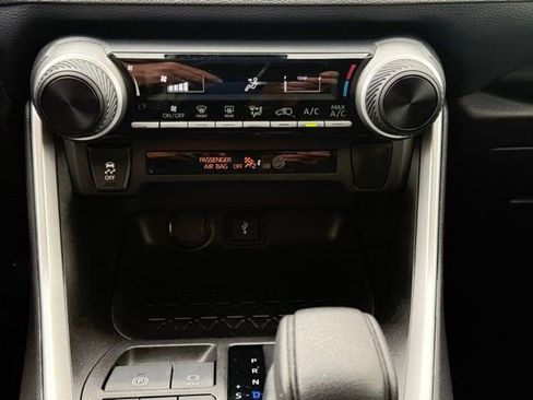 Used 2021 Toyota RAV4 LE w/ Carpet Mat Package (TMS) FWD image 20