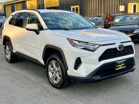 Used 2023 Toyota RAV4 LE image 3