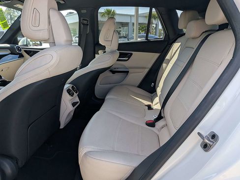 Used 2024 Mercedes-Benz GLC 300 4MATIC image 14