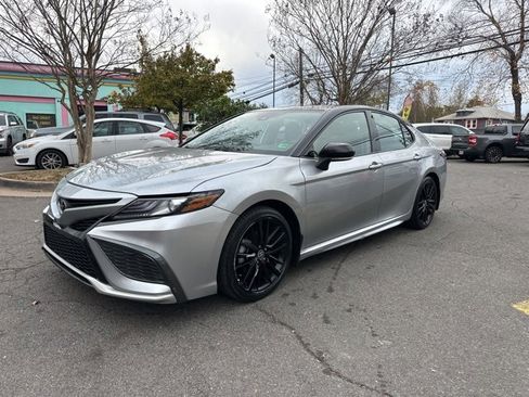 Used 2021 Toyota Camry XSE image 3