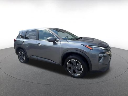 Used 2025 Nissan Rogue SV FWD image 2