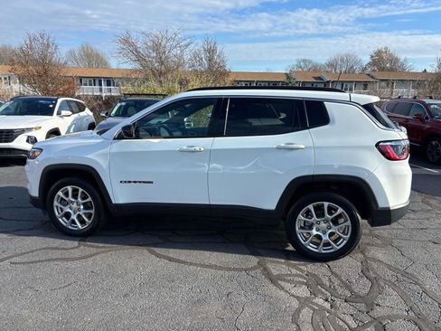 Certified 2023 Jeep Compass Latitude image 6