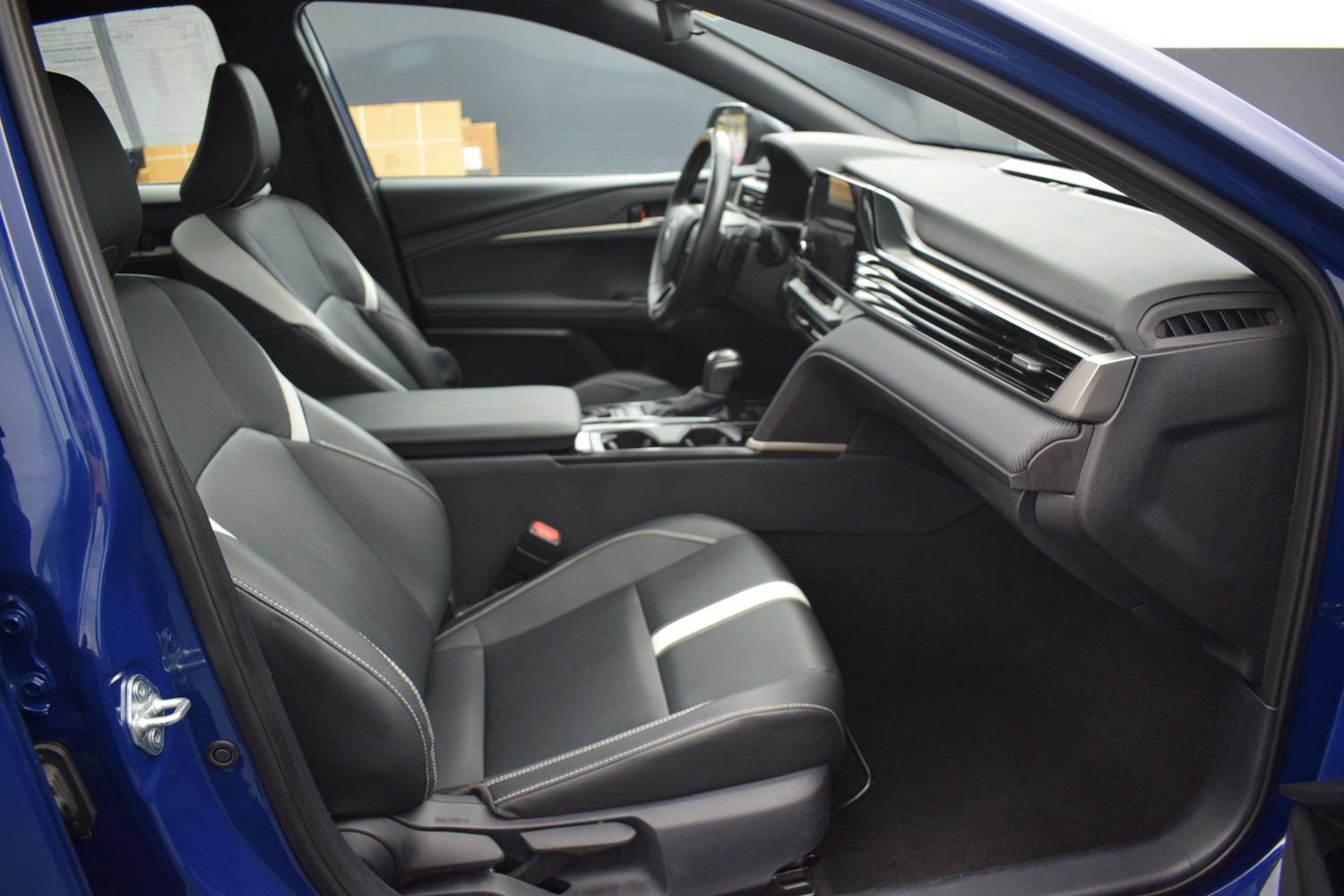 Used 2025 Toyota Camry SE FWD image 10