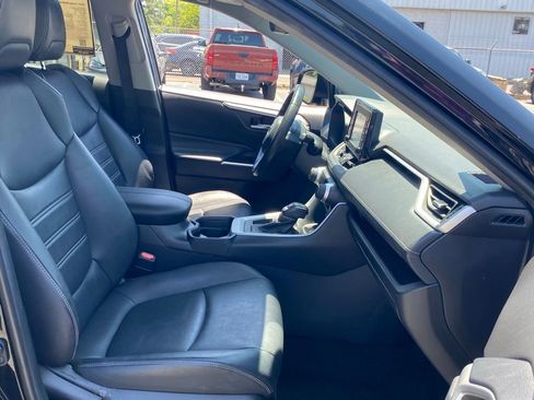 Used 2021 Toyota RAV4 XLE Premium FWD image 18