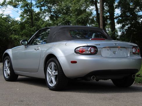 Used 2006 MAZDA MX-5 Miata Touring RWD image 5