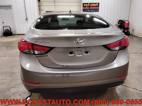 Used 2015 Hyundai Elantra SE w/ Option Group 02 image 8
