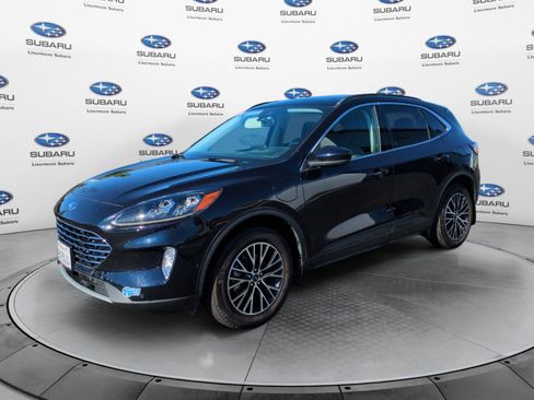 Used 2021 Ford Escape Titanium w/ Titanium Premium Package FWD image 2