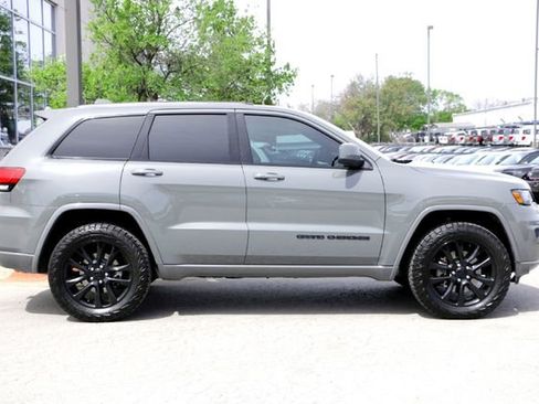 Used 2021 Jeep Grand Cherokee Laredo X image 4