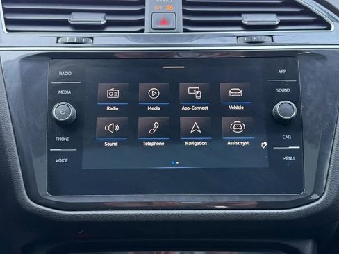 Used 2022 Volkswagen Tiguan SE image 21