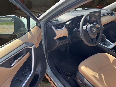 Used 2021 Toyota RAV4 XLE w/ Convenience Package image 17