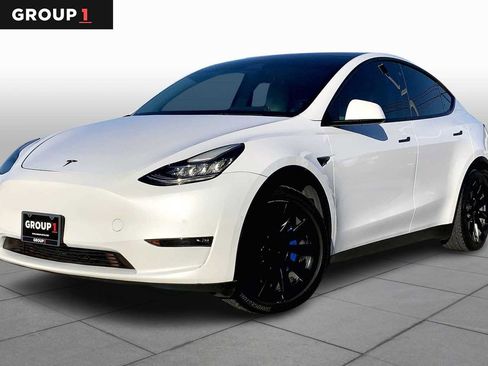 Used 2022 Tesla Model Y Long Range image 1