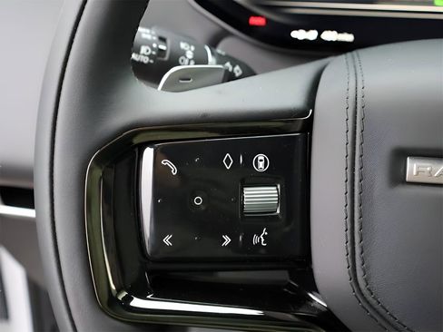 Used 2025 Land Rover Range Rover Sport Dynamic SE image 36