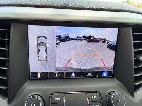 Used 2021 GMC Acadia SLT w/ Technology Package FWD image 16