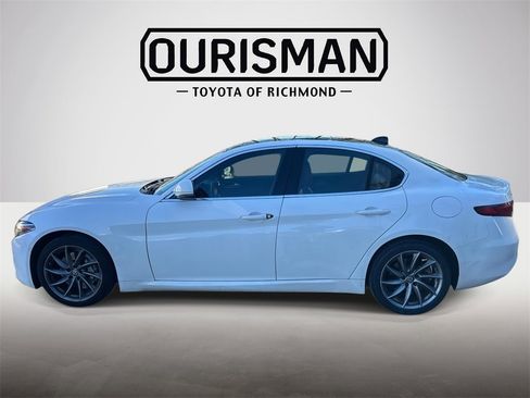 Used 2017 Alfa Romeo Giulia Sprint w/ Cold Weather Package image 6