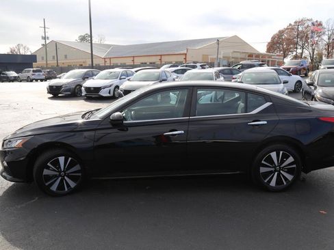 Used 2021 Nissan Altima 2.5 SV w/ SV Premium Package image 3