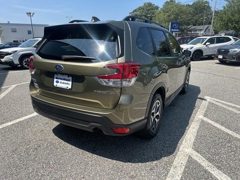 Used 2022 Subaru Forester Premium image 7