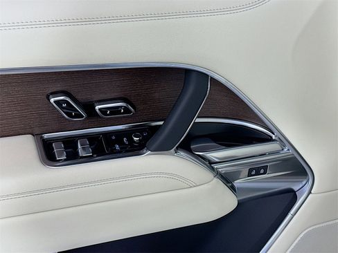 Used 2023 Land Rover Range Rover SE image 19