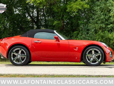 Used 2007 Pontiac Solstice GXP w/ Premium Package RWD image 25