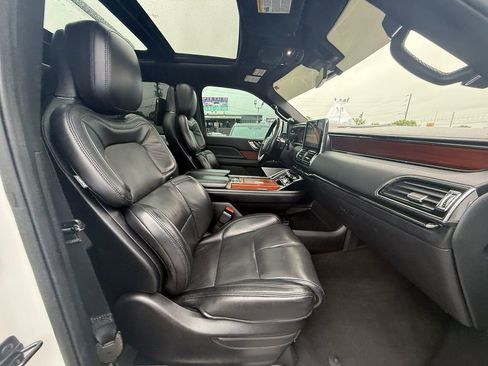 Used 2020 Lincoln Navigator Reserve w/ Equipment Group 208A Reserve AWD/4WD image 25