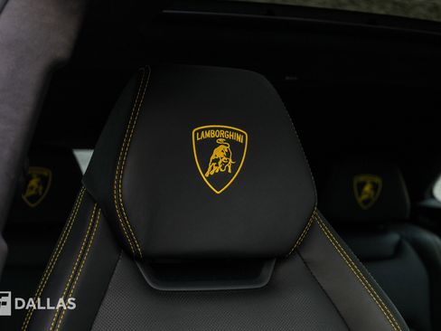 Used 2020 Lamborghini Urus image 44