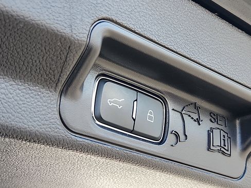 Used 2022 Ford Explorer XLT w/ Equipment Group 202A image 30