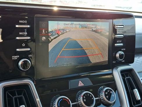 Used 2023 Kia Sorento LX image 19